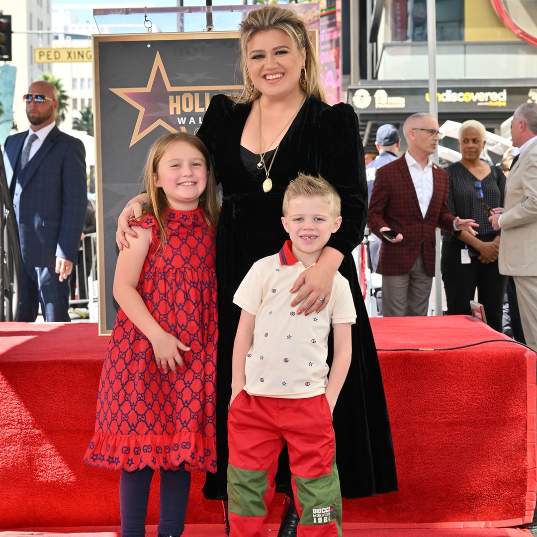 Kelly Clarkson’s “Entertainers” River & Remy Are Already Just Like Mom